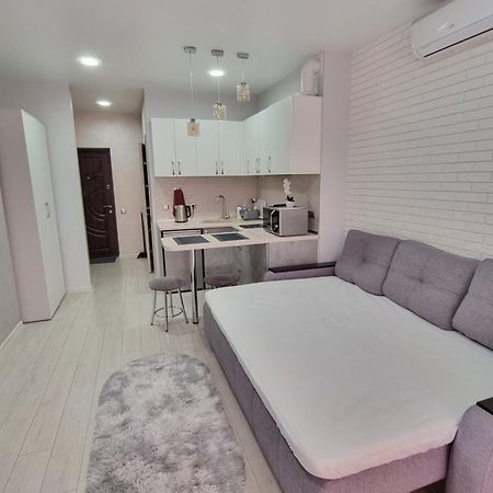 Уютная Квартира На Сутки С Видом На Море И Близостю Пляжа 크리자니브카 외부 사진