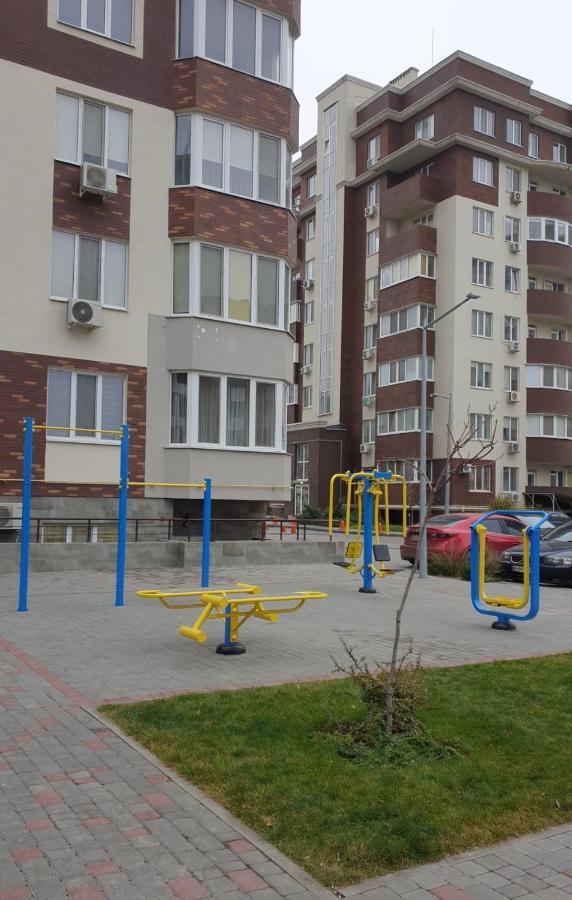 Уютная Квартира На Сутки С Видом На Море И Близостю Пляжа 크리자니브카 외부 사진